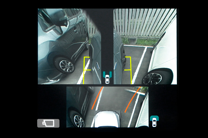 Subaru jutikliniame ekrane rodomas vaizdas iš šoninės kameros su pažymėtu matymo lauku.