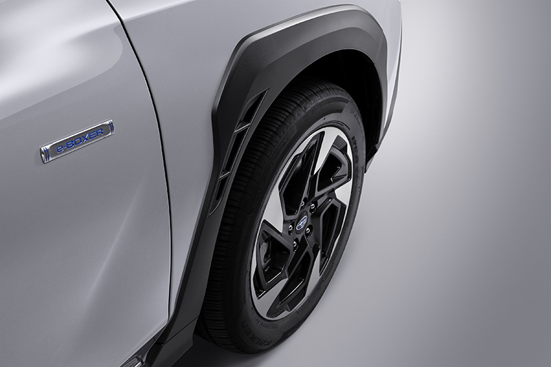 Subaru Crosstrek priekinis ratas su oro tarpu, užtikrinančiu geresnę aerodinamiką.