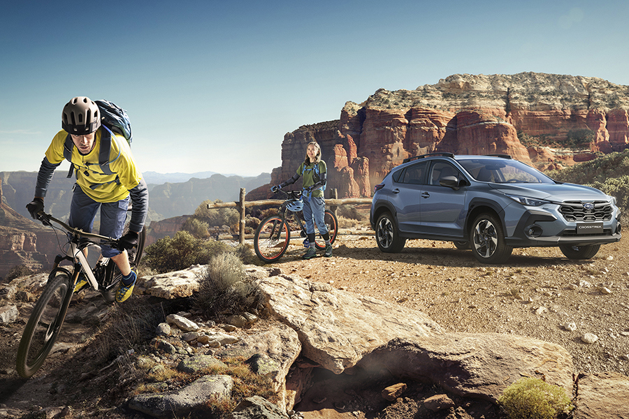 Subaru Crosstrek kalnų reljefe su kalnų dviračiais – puikiai tinka aktyviam gyvenimo būdui, su vieta įrangai, visų varančiųjų ratų pavara ir nuotykių dvasia kiekvienoje detalėje.