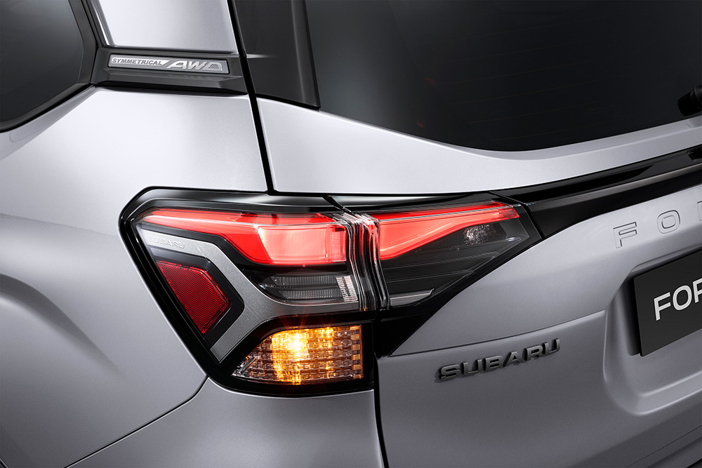 Skulptūriški LED galiniai žibintai suteikia Forester išskirtinę ir šiuolaikišką išvaizdą – matomi, stilingi ir saugūs.