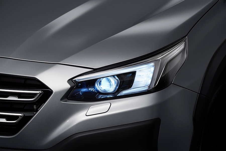 Subaru Outback priekiniai žibintai su moderniu ir elegantišku dizainu.