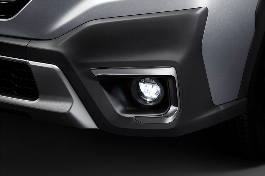 Rūko žibintai Subaru Outback automobilyje, integruoti į priekinį buferį.