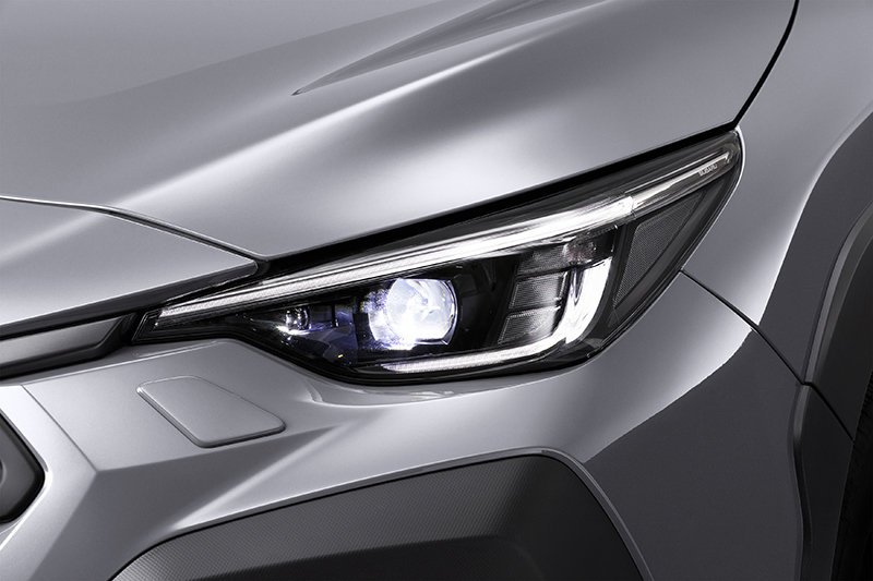 Stambus Subaru Crosstrek priekinių žibintų su LED technologija vaizdas.