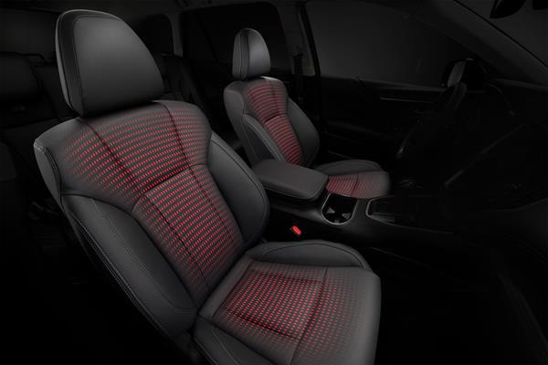 Iliustracija, rodanti aktyvias šildymo vielas vairuotojo ir keleivio sėdynėse Subaru automobilyje.